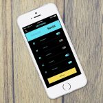 Smartphone met het instellingenmenu open op de apps-pagina