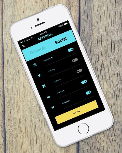 Smartphone met het instellingenmenu open op de apps-pagina